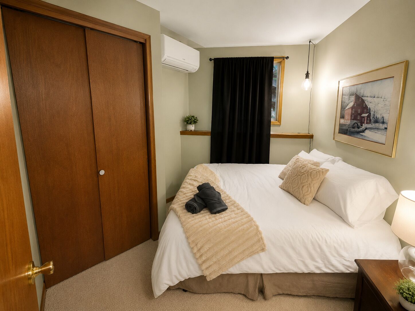 3 bedrooms, iron/ironing board, WiFi, bed sheets