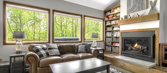 Peak Convenience: Hot Tub, Walkable Resort Retreat