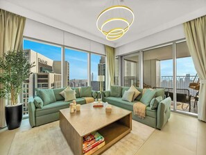 Televisión y oficina 