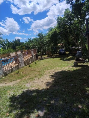 Property grounds - Chácara Recanto Verde, a very cozy rural location  (Iperó)