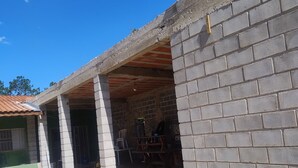 A partially constructed building with exposed brick walls and a concrete roof. - Chácara Recanto Verde, a very cozy rural location  (Iperó)