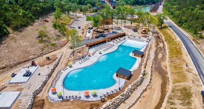 Cozy Getaway with Private Hot Tub, Fireplace, Free Daily Tickets & Close to Top of the Rock