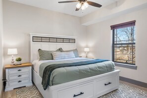 4 bedrooms, free WiFi, bed sheets - Private HotTub-Minutes to Table Rock & Thunder Ridge-Free Attraction Tickets (Hollister)