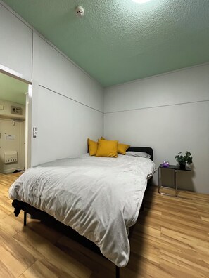 1 多间卧室、熨斗/熨衣板、免费 WiFi、床单