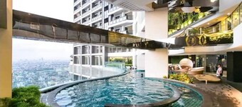 Gramercy 2 bedrooms w Balcony City View