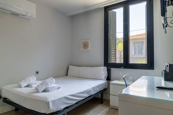 1 chambre, accès au Wi-Fi (inclus), literie fournie