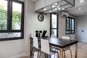 Dining - Asombroso Alojamiento - Habitación en Madrid (Madrid)