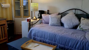 1 bedroom, bed sheets