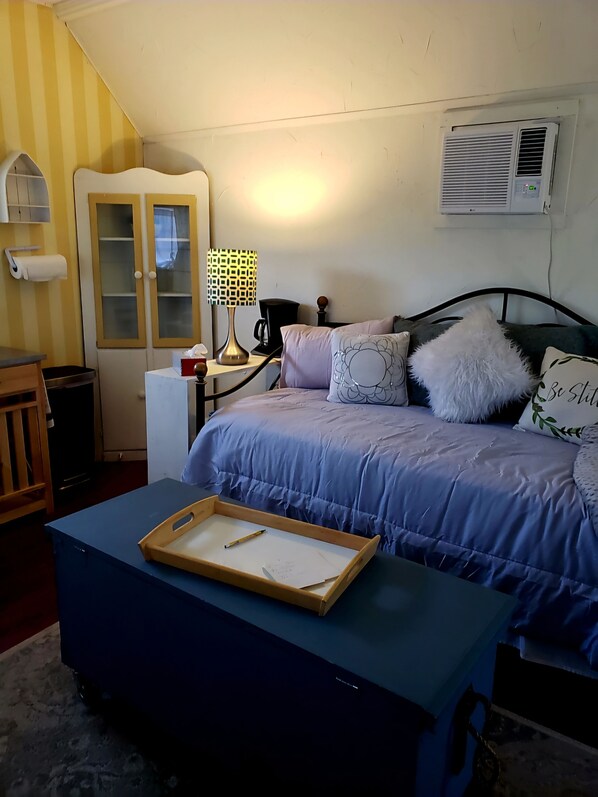 1 bedroom, bed sheets