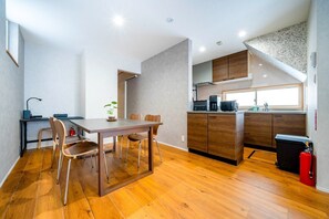 Khu vực ăn uống tại phòng
