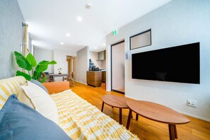 Flat-screen TV - SHIRAKABA (Otaru)