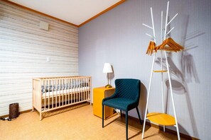 3 habitaciones, escritorio y espacio para trabajar con laptop 