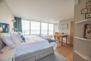 1 slaapkamer, een bureau, een strijkplank/strijkijzer, wifi