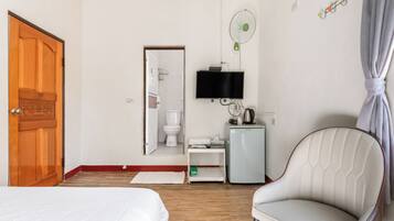 Standard Double Room | Free WiFi, bed sheets