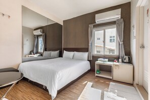 Standard Double Room | Free WiFi, bed sheets - Rich house (Hengchun)