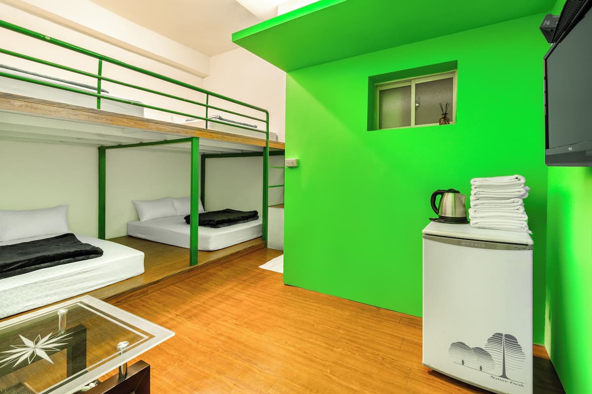 Familiekamer, geen ramen | Gratis wifi, beddengoed