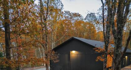 Luxury Barndominium w/ Golf Sim, Hot Tub, Home Theater, Minutes to Jim Thorpe!