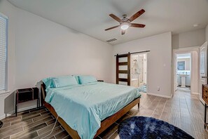 5 soverom, safe på rommet, skrivebord og strykejern/-brett