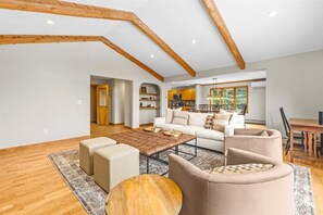 Smart-tv en een open haard