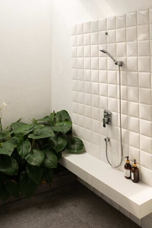 Free toiletries, hair dryer, bathrobes, bidet - Sadi Beach House (Bintan)