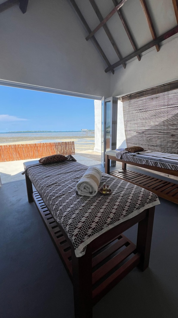 Behandlingsrum för par, kroppsskrubb, reflexologi och massage