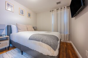 4 bedrooms, desk, iron/ironing board, free WiFi