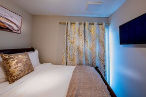 4 bedrooms, desk, iron/ironing board, free WiFi