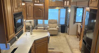 Max’s Properties 40’ RV with full Kitchen and Laundry