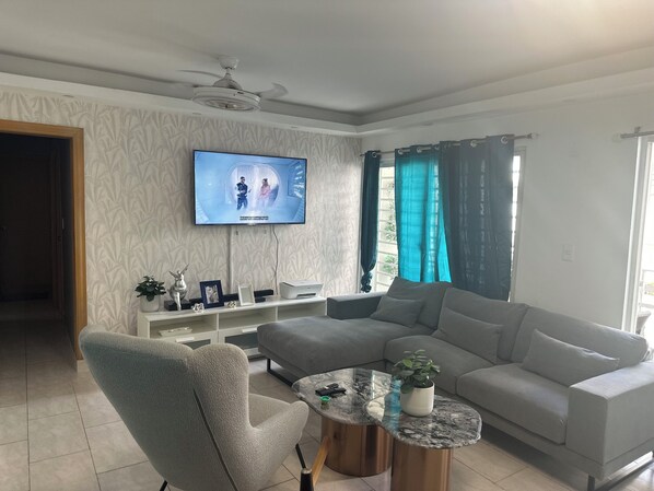 Smart TV - Modern loft by the sea (Santo Domingo Este)