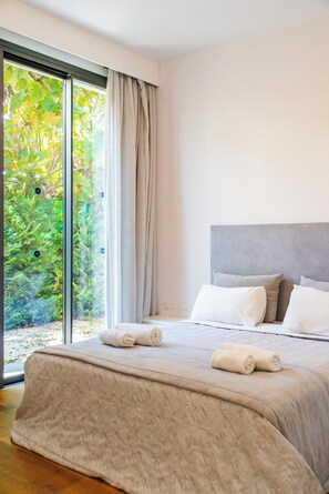 3 bedrooms, iron/ironing board, WiFi, bed sheets - Villa Laurus 2 By Ezoria Villas (Paphos)