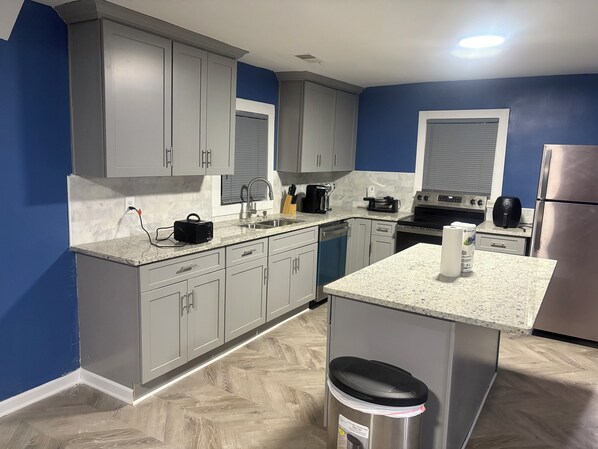 Private kitchen - Renovated Far-West Midtown Apt (Atlanta)