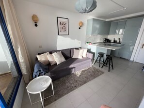 TV - Sunny Seaview Modern apt - pool and beach access (Taurito)