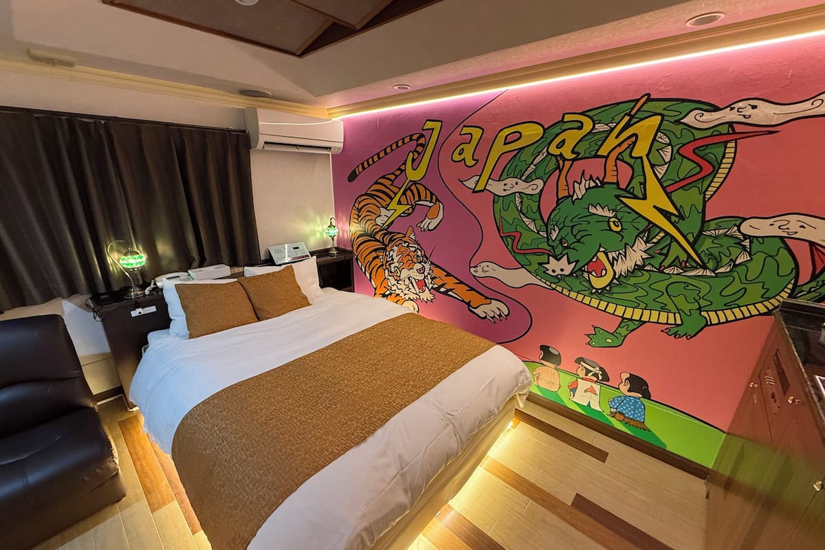 WiFi (free), bed sheets