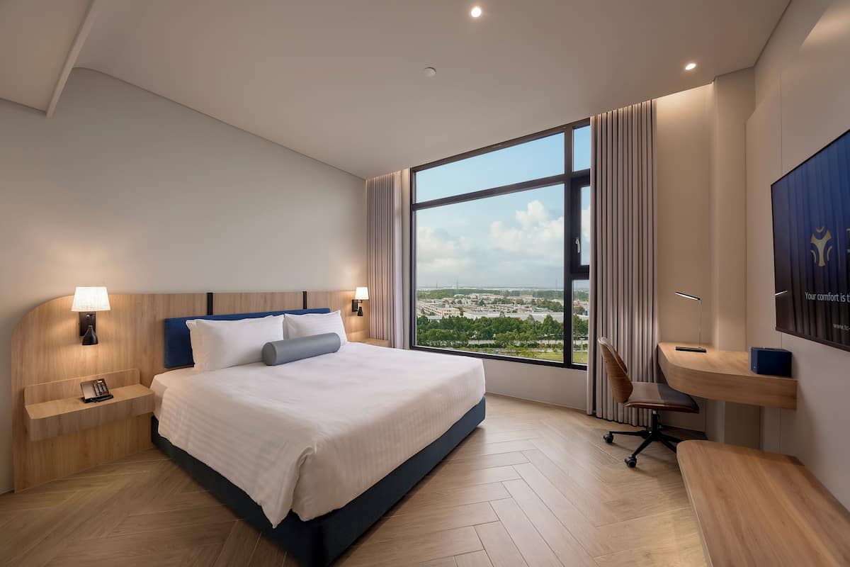 Standard Double Room, 1 Queen Bed | City view