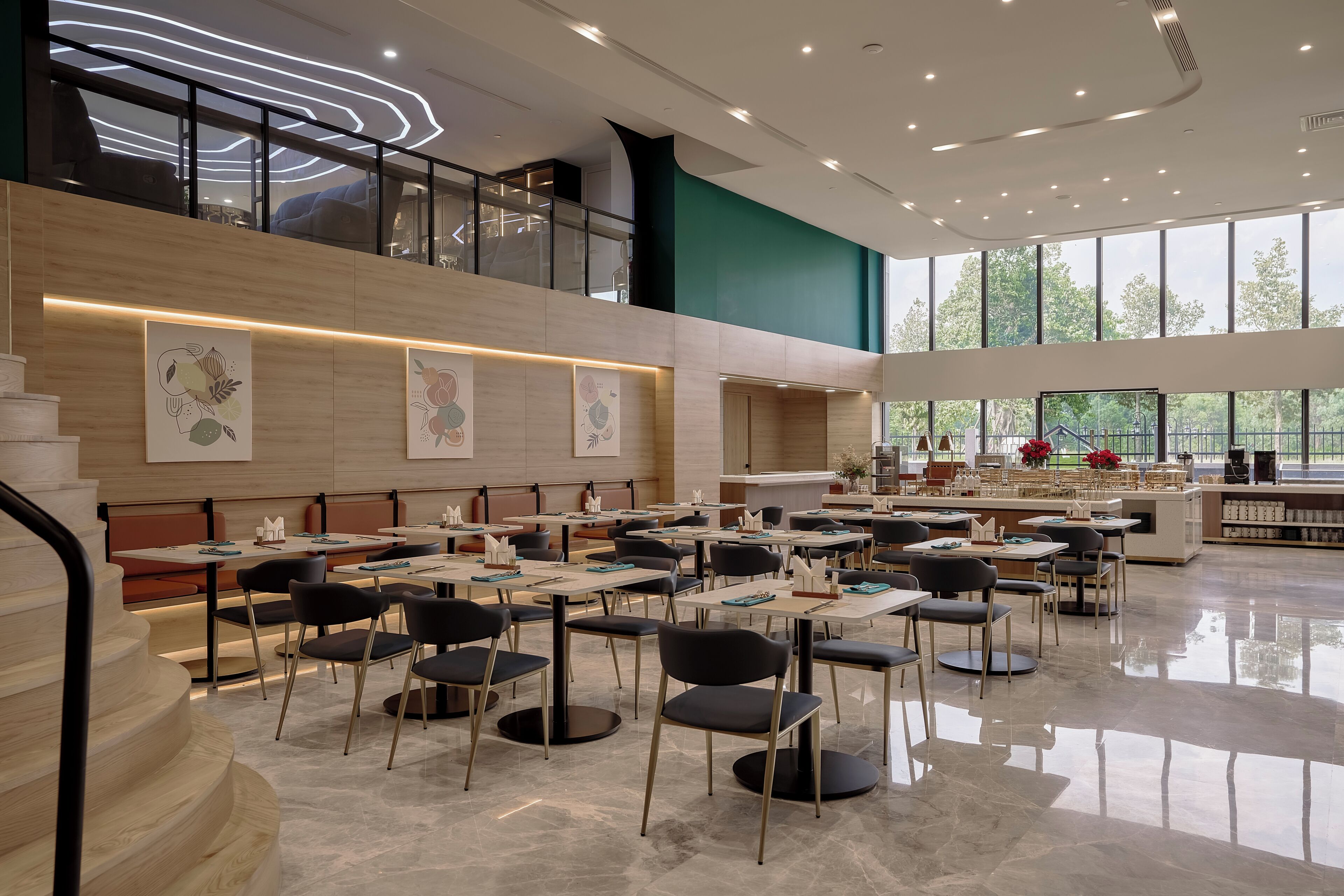 بوفيه فطور مجانًا يوميًا