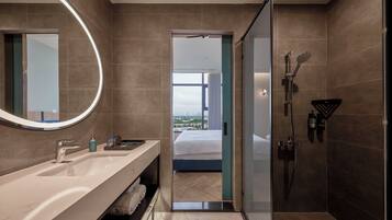 Executive Double Room, 1 King Bed | Bathroom