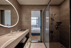 Executive Double Room, 1 King Bed | Bathroom | Eco-friendly toiletries, hair dryer, slippers, bidet