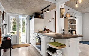 Réfrigérateur, plaque de cuisson, cafetière/bouilloire