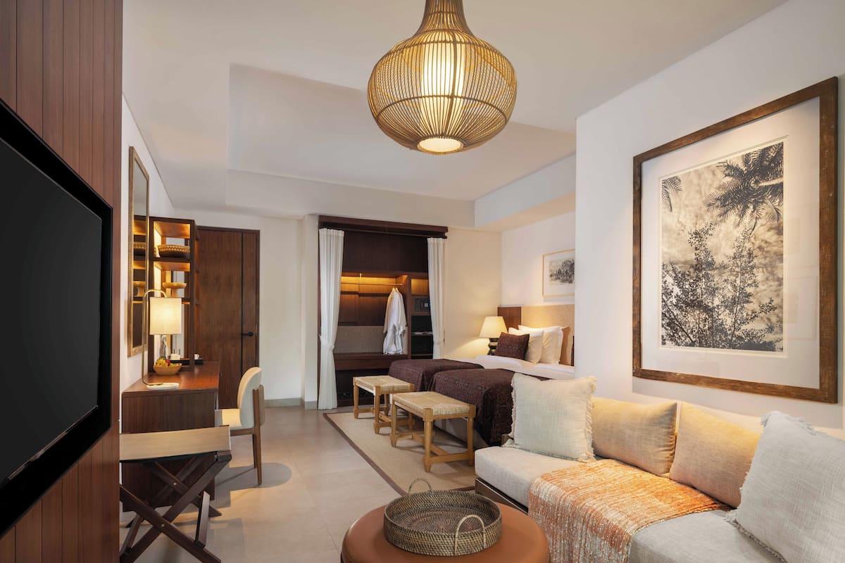 Premium bedding, minibar, in-room safe, desk