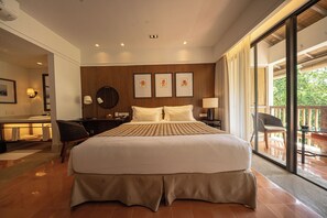 高級寝具、ミニバー、セーフティボックス (室内)、客室ごとに異なる装飾