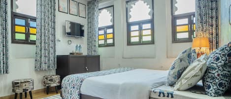 2 bedrooms, in-room safe, desk, iron/ironing board