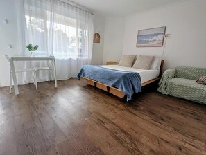 1 bedroom, desk, iron/ironing board, free WiFi