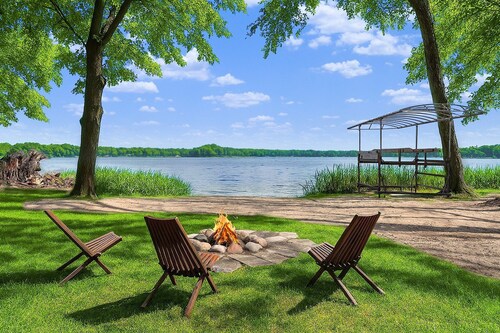 Lakeside Luxury for Every Kind of Guest - - 5-Bedroom Escape for Making Memories