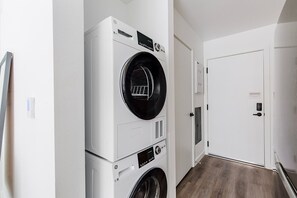 Interior - Blueground | Capitol Hill, lounge & w/d, nr park (Seattle)