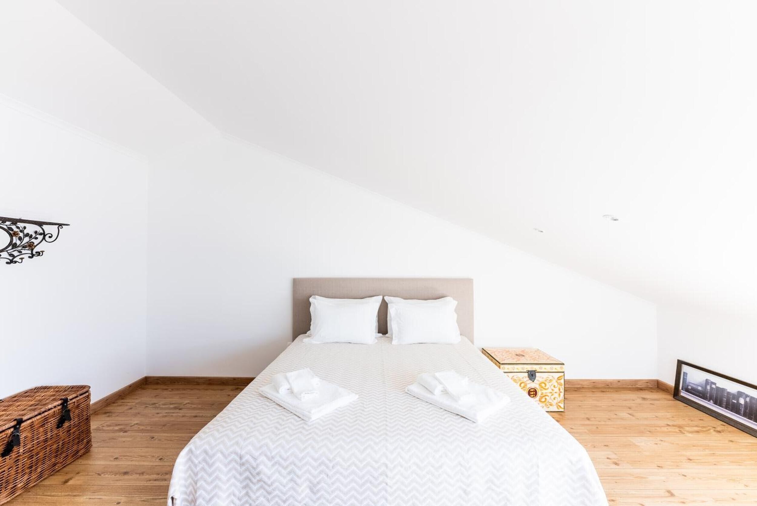 5 makuuhuonetta, silitysrauta/-lauta, ilmainen Wi-Fi, vuodevaatteet