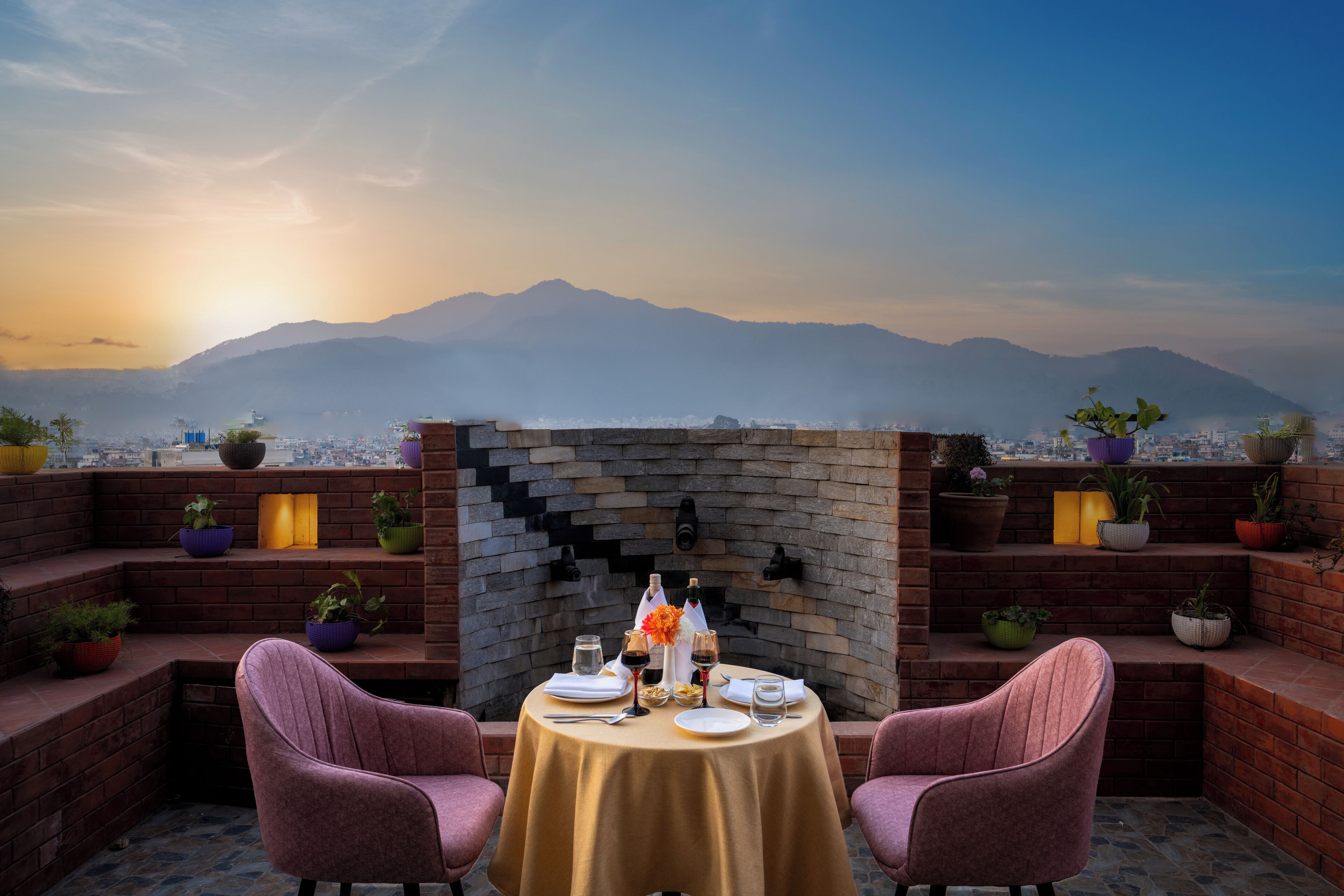 Deluxe Twin Room | Minibar, in-room safe, desk, laptop workspace