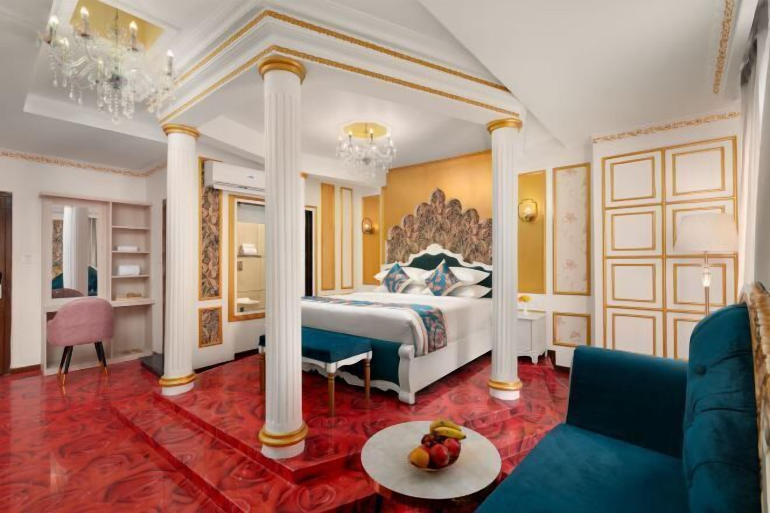 Minibar, Zimmersafe, Schreibtisch, laptopgeeigneter Arbeitsplatz