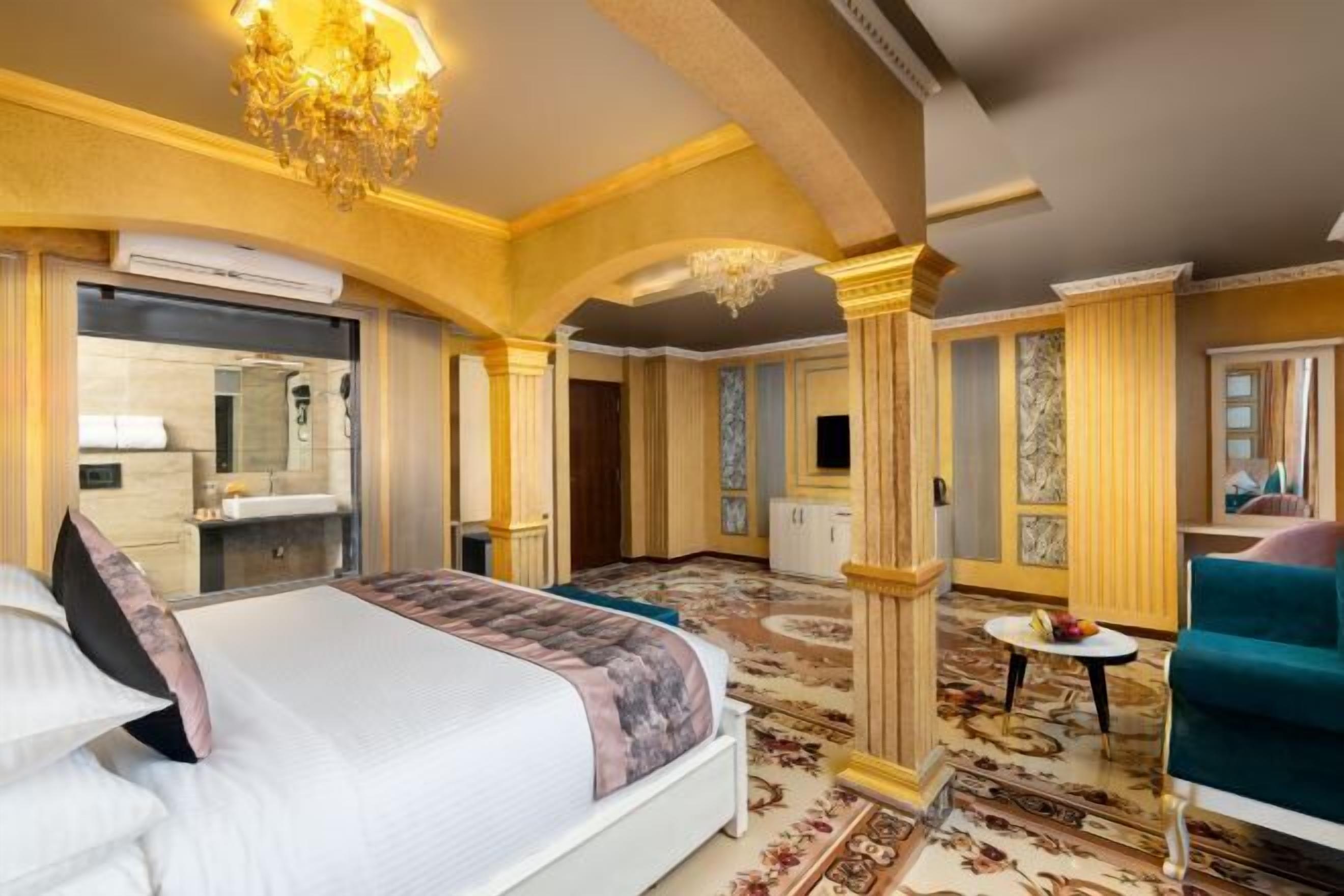 Minibar, Zimmersafe, Schreibtisch, laptopgeeigneter Arbeitsplatz