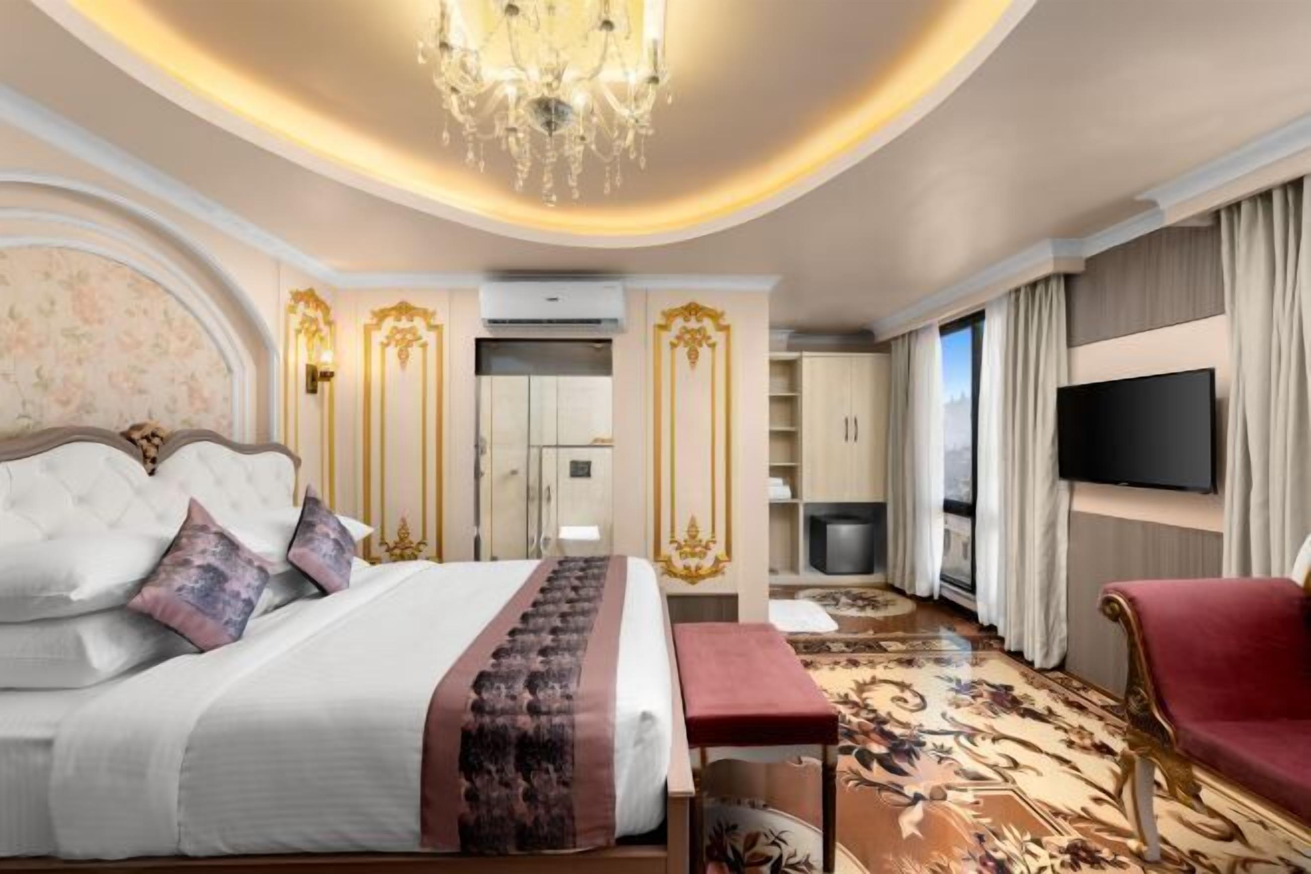 Minibar, Zimmersafe, Schreibtisch, laptopgeeigneter Arbeitsplatz