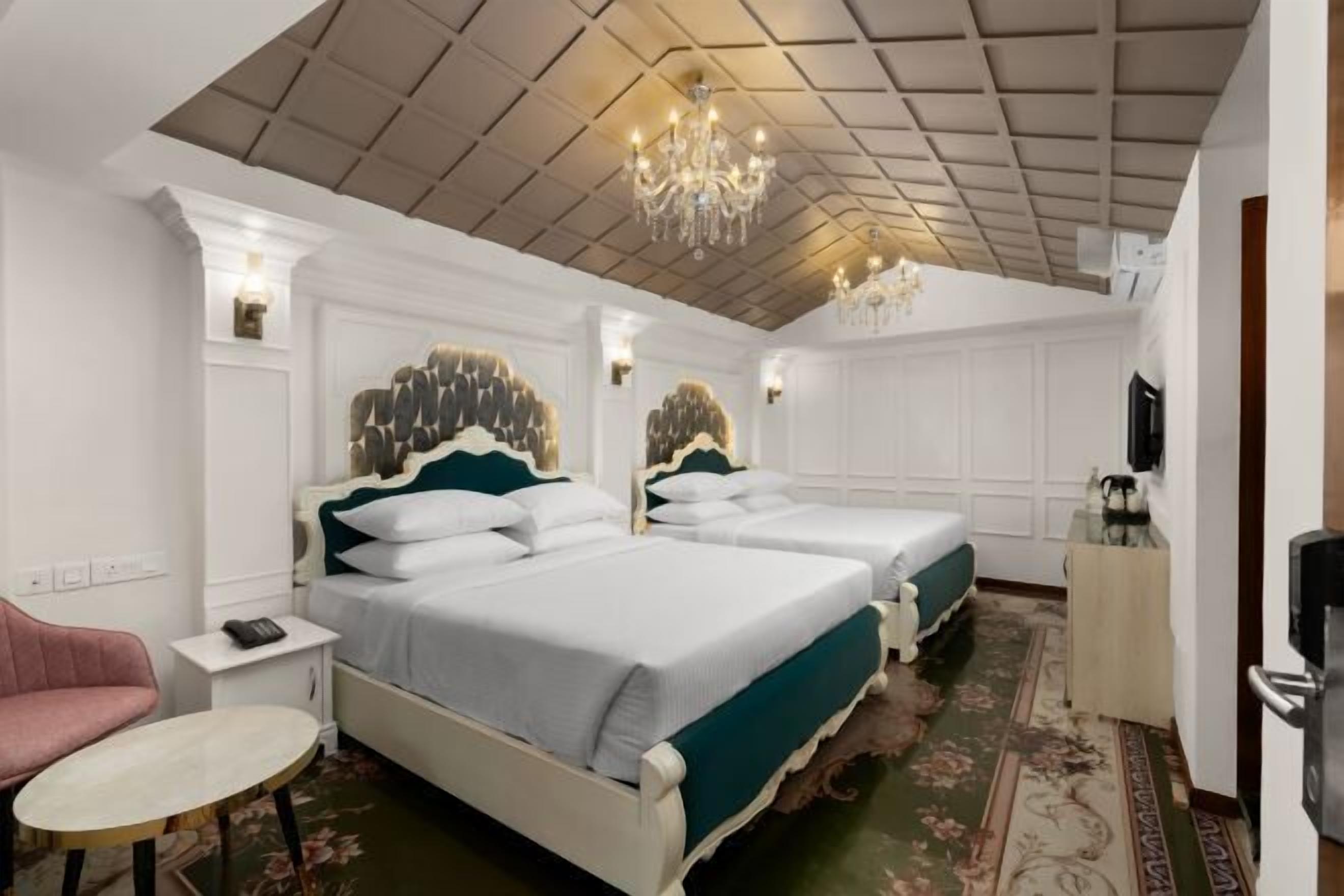 Minibar, Zimmersafe, Schreibtisch, laptopgeeigneter Arbeitsplatz